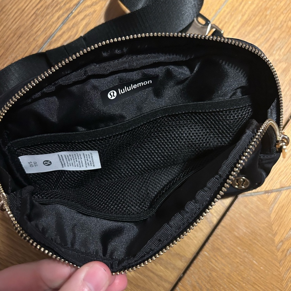 lululemon athletica Black Belt Bag - Picture 5 of 6